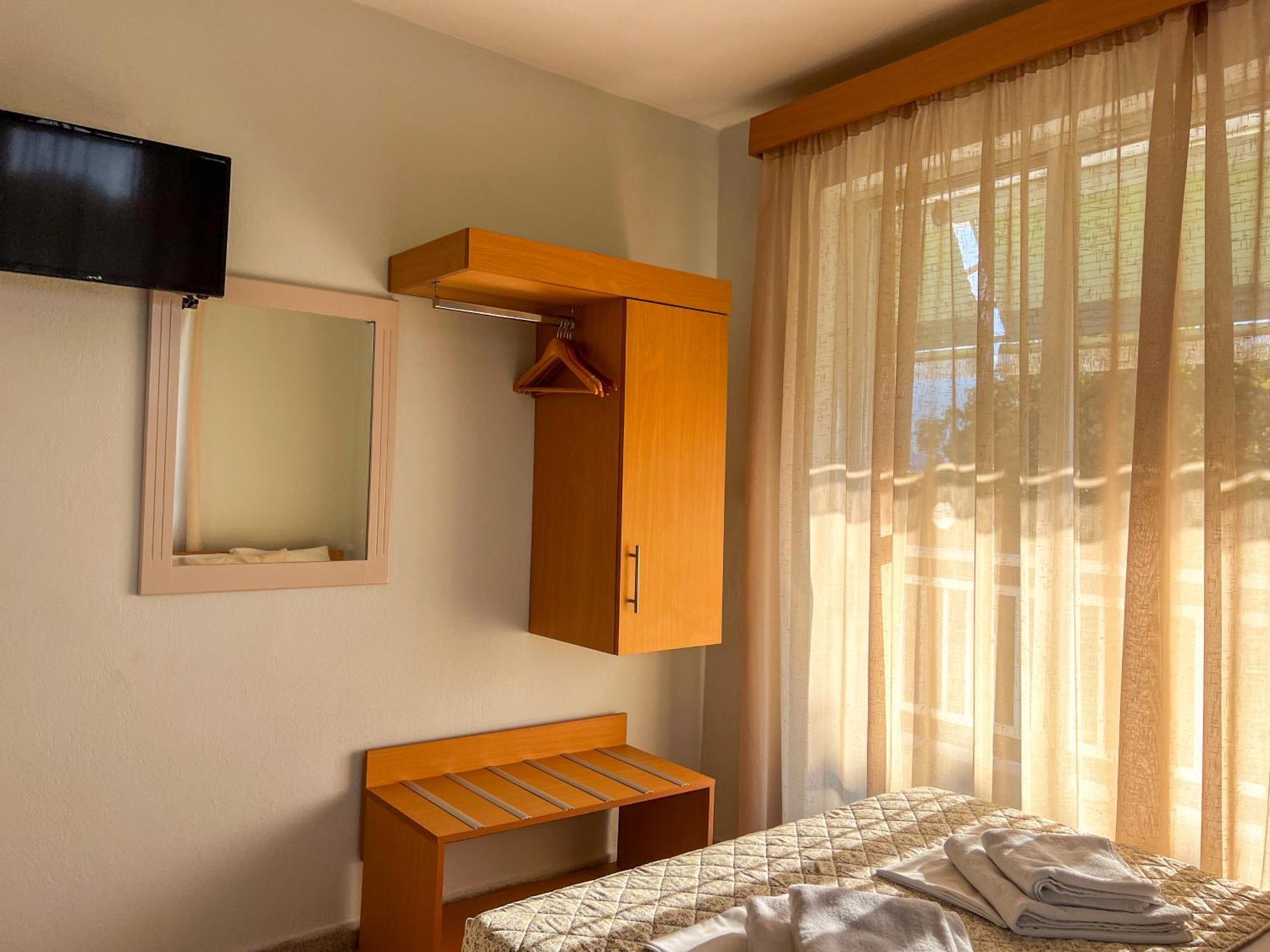 Prado Apartment Hotel Limín Litochórou エクステリア 写真